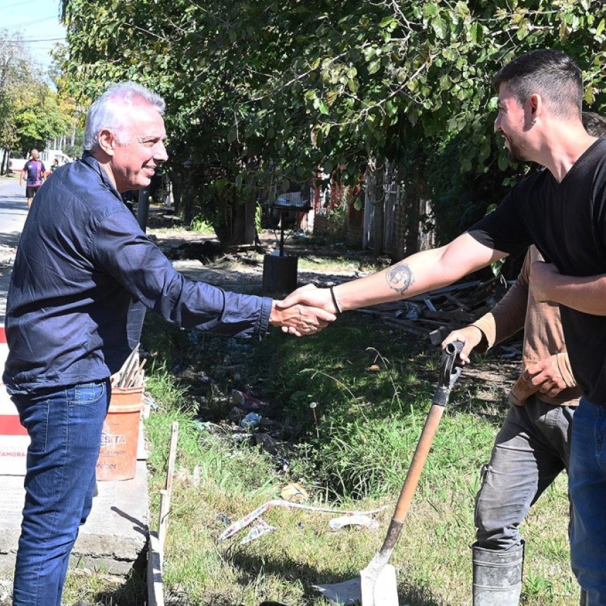 JULIO ZAMORA EN GENERAL PACHECO: &ldquo;VAMOS A EJECUTAR UN TOTAL DE 50 MIL METROS DE VEREDAS VECINALES EN TODO TIGRE&rdquo;