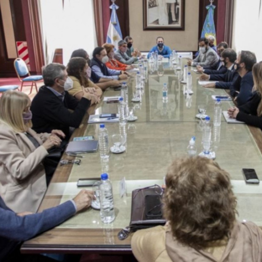 EL GOBIERNO BONAERENSE CONVOCÓ A PARITARIAS A GREMIOS DE ESTATALES Y DOCENTES PARA ANTES DE FIN DE MES.