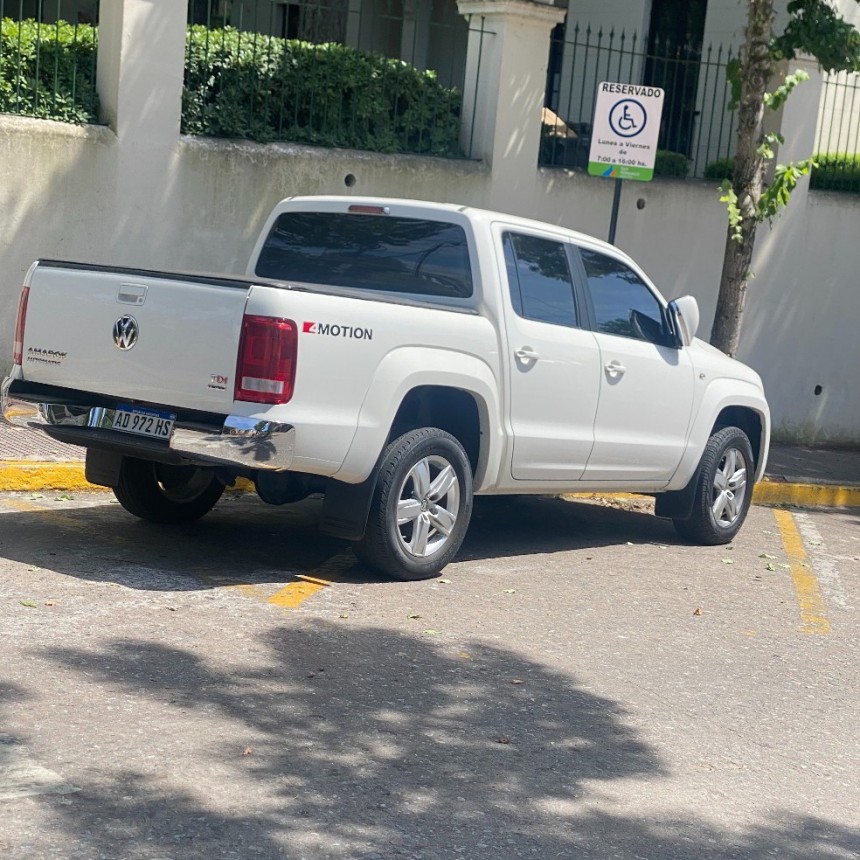 ESTACIONÓ DONDE LE QUEDO COMODO EN UN ESPACIO PARA PERSONAS CON MOVILIDAD RESTRINGIDA