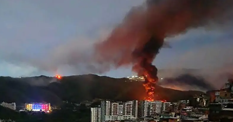 TRUMP DICE QUE EE.UU. HA DETENIDO AL PRESIDENTE NICOLÁS MADURO TRAS UN ATAQUE 