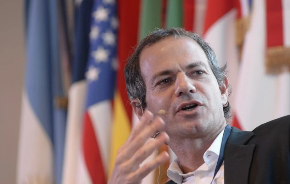 LA JUSTICIA EMBARGÓ A LLACH Y GONZÁLEZ FRAGA POR FRAUDE MILLONARIO EN EL CASO VICENTÍN