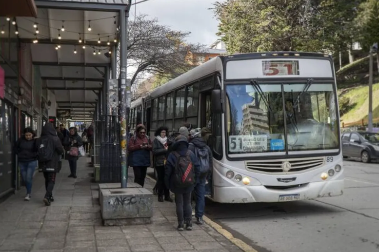 CON LA PARITARIA TRABADA, LA UTA ADVIERTE QUE SI NO HAY ACUERDO EL MARTES HABRÁ PARO DE ÓMNIBUS