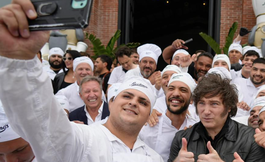  JAVIER MILEI VISITÓ UNA FÁBRICA: RECORRIÓ LA PLANTA DE LUCCIANO’S EN MAR DEL PLATA