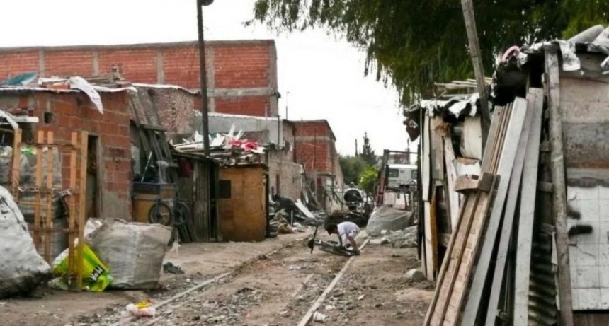 LA UCA ADVIERTE QUE LA POBREZA SEGUIRÁ CRECIENDO Y TREPARÁ AL 60% EN MARZO