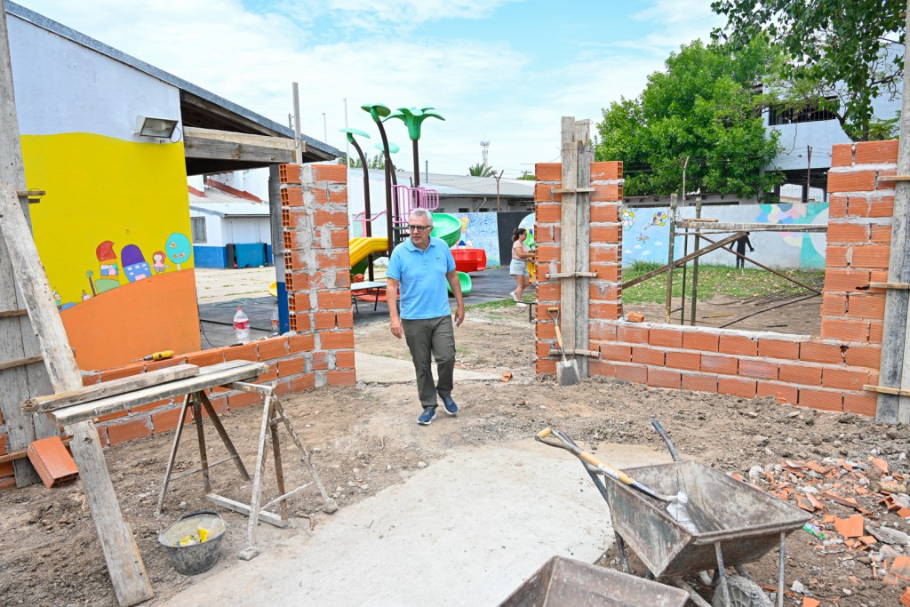 EN DON TORCUATO, EL INTENDENTE JULIO ZAMORA SUPERVISÓ LA AMPLIACIÓN DEL JARDÍN DE INFANTES Nº 933