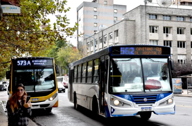 HUBO ACUERDO ENTRE PROVINCIA Y LAS EMPRESAS Y SE LEVANTÓ EL PARO DE COLECTIVOS