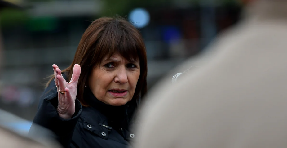 BULLRICH PROMETIÓ A LOS GENDARMES CASAS DEL PROCREAR QUE YA NO EXISTE MAS