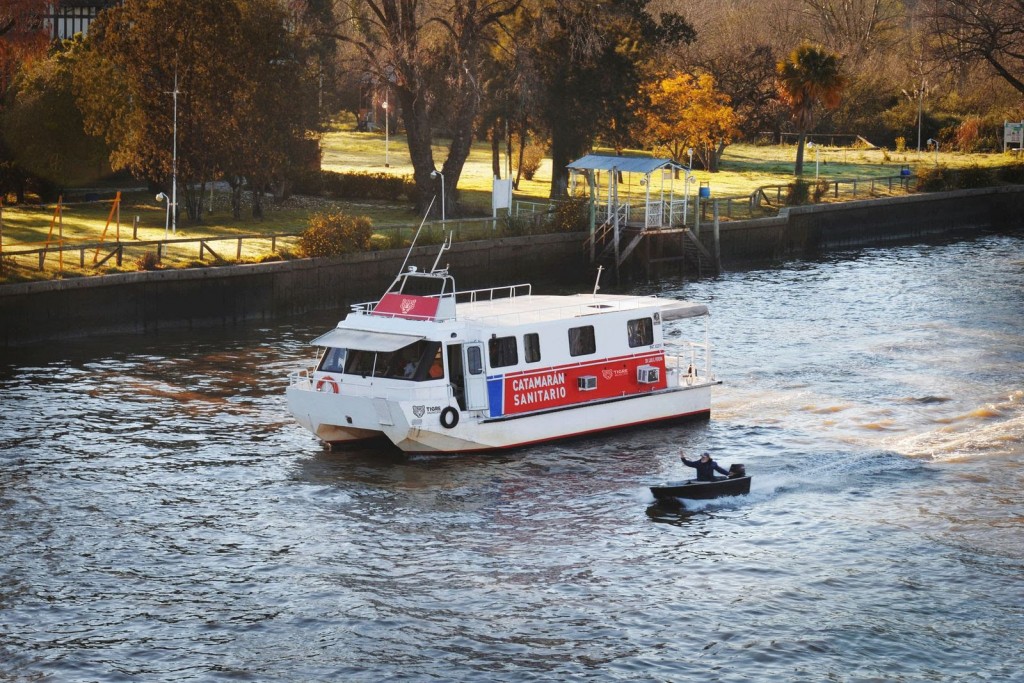 EL CATAMARÁN SANITARIO DEL MUNICIPIO DE TIGRE BRINDA SERVICIO POR EL DELTA DURANTE FEBRERO