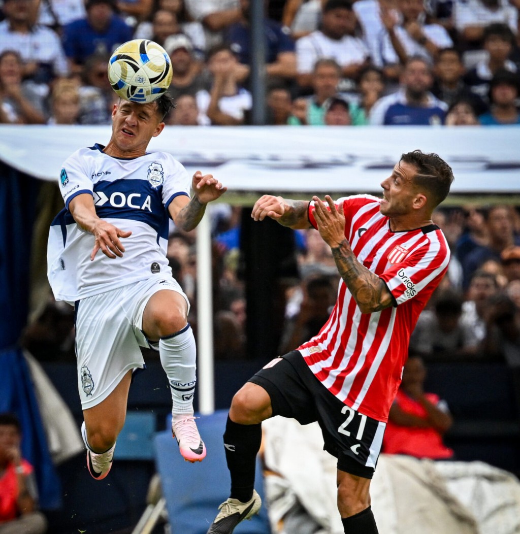 SIN DIFERENCIAS EN EL CLÁSICO PLATENSE: GIMNASIA Y ESTUDIANTES IGUALARON SIN GOLES EN EL BOSQUE