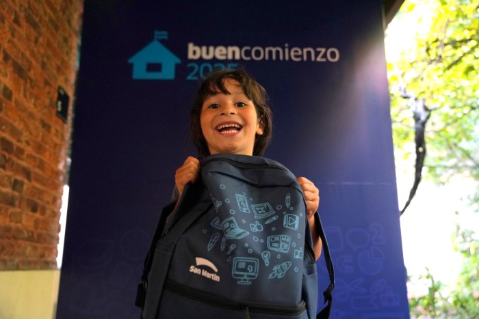  EL MUNICIPIO DE SAN MARTÍN ENTREGÓ 4 MIL KITS ESCOLARES A CHICAS Y CHICOS QUE EMPIEZAN 1° GRADO