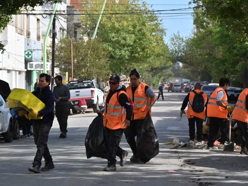 BAHÍA BLANCA: YA FUNCIONAN LA RECOLECCIÓN DE RESIDUOS, EL TRANSPORTE PÚBLICO Y TIENE LUZ EL 70% DE LOS USUARIOS