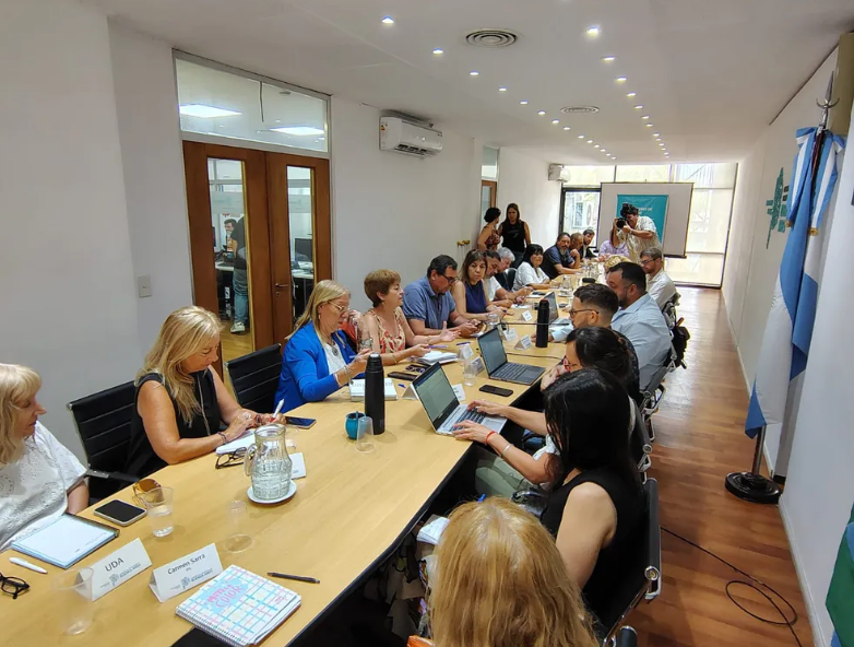 PROVINCIA OFERT&Oacute; UN 9% EN TRES CUOTAS: ESTATALES YA ACEPTARON Y LOS DOCENTES EST&Aacute;N A UN PASO DEL ACUERDO