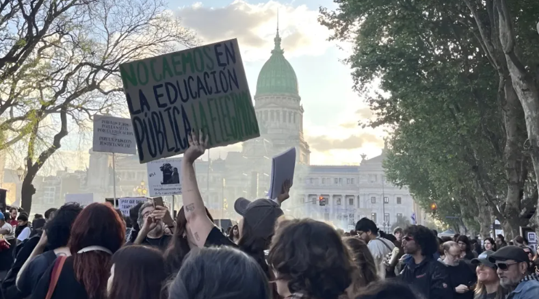 DOCENTES UNIVERSITARIOS COMIENZAN UNA SEMANA DE PARO Y PREPARAN OTRO RECLAMO