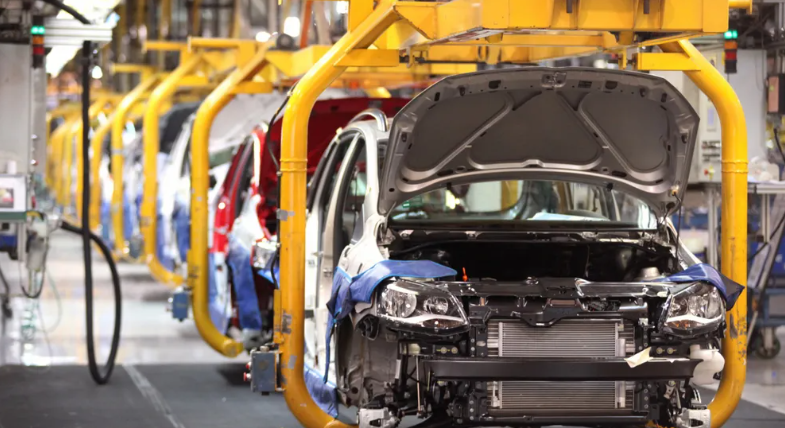  PEUGEOT Y TOYOTA RECORTAN TURNOS Y CRECE EL TEMOR POR DESPIDOS