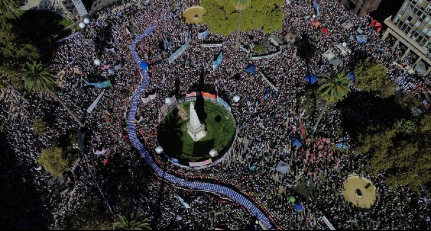 EL ACTO POR LOS 50 A&Ntilde;OS DEL GOLPE FUE MASIVO, CON UN RECLAMO CENTRAL SOBRE LAS V&Iacute;CTIMAS Y CR&Iacute;TICAS A MILEI