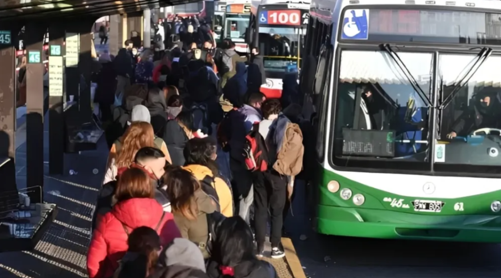 CAOS EN EL SERVICIO DE COLECTIVOS EN EL AMBA