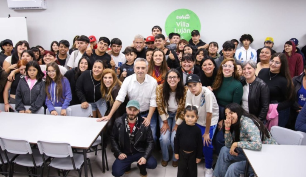 EL INTENDENTE FERRARESI Y EL MINISTRO LARROQUE INAUGURARON DOS NUEVOS EDIFICIOS DEL PROGRAMA ENVI&Oacute;N