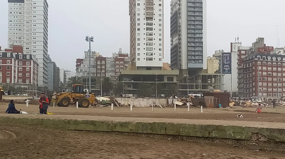 ALLANARON Y DEMOLIERON LA "SALADITA DE LA BRISTOL"