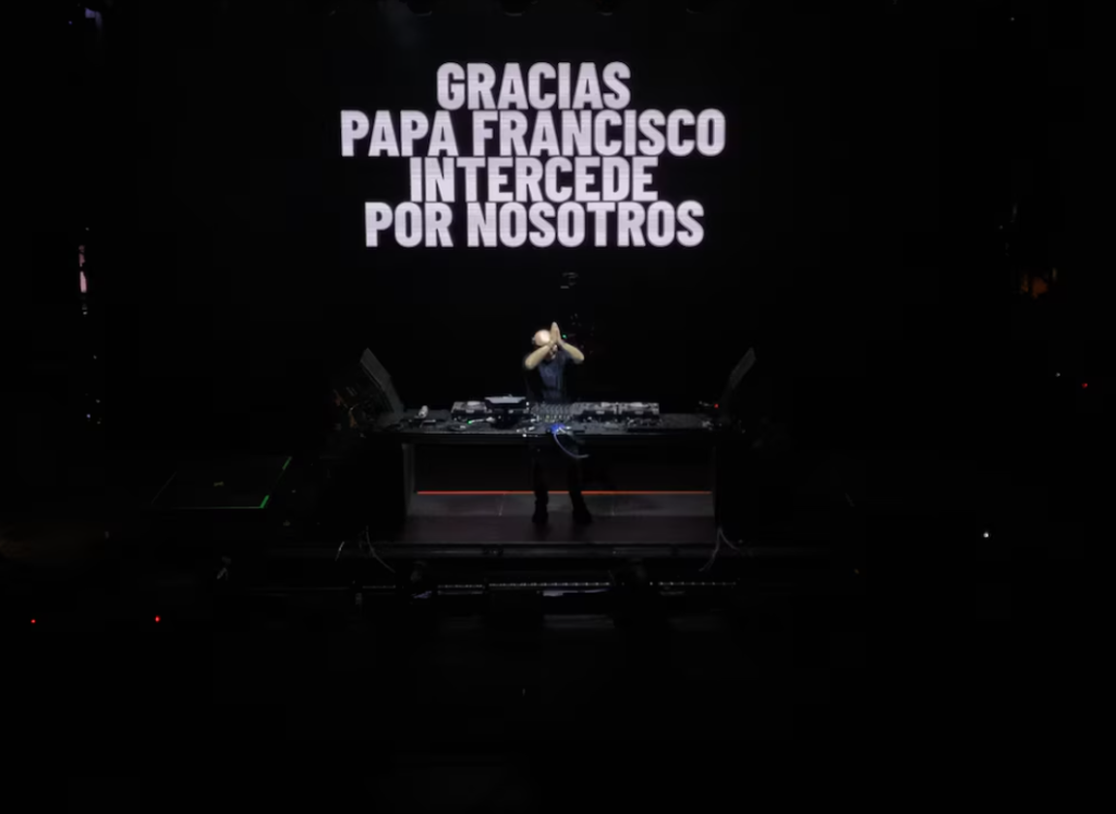 EL CURA DJ GUILHERME PEIXOTO Y UNA "MISA ELECTR&Oacute;NICA" EN PLAZA DE MAYO A CASI UN A&Ntilde;O DE LA MUERTE DE FRANCISCO