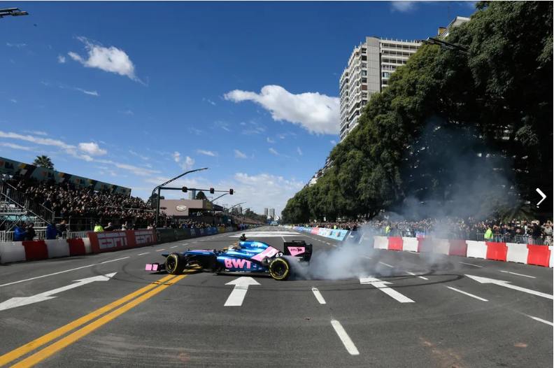 COLAPINTO HIZO HISTORIA: MEDIO MILL&Oacute;N DE PERSONAS VIBR&Oacute; CON UN F&Oacute;RMULA 1