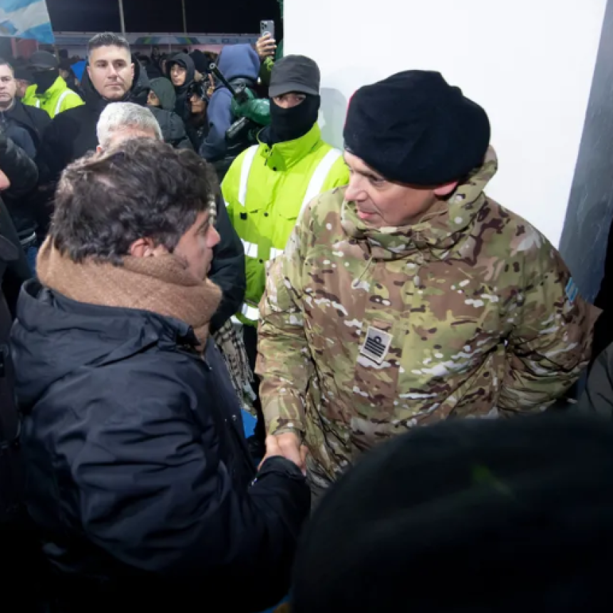 KICILLOF LIDER&Oacute; LA VIGILIA POR MALVINAS EN TIERRA DEL FUEGO: "LA PATRIA NO SE VENDE"