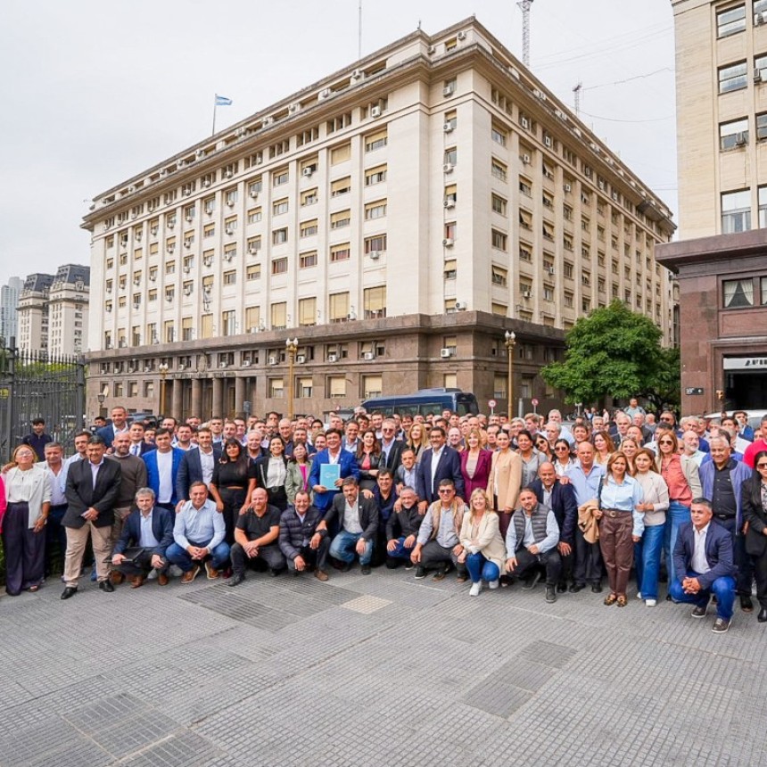  KATOPODIS, INTENDENTES E INTENDENTAS DEL PA&Iacute;S LE RECLAMARON A MILEI QUE BAJE LA NAFTA Y HAGA LAS OBRAS