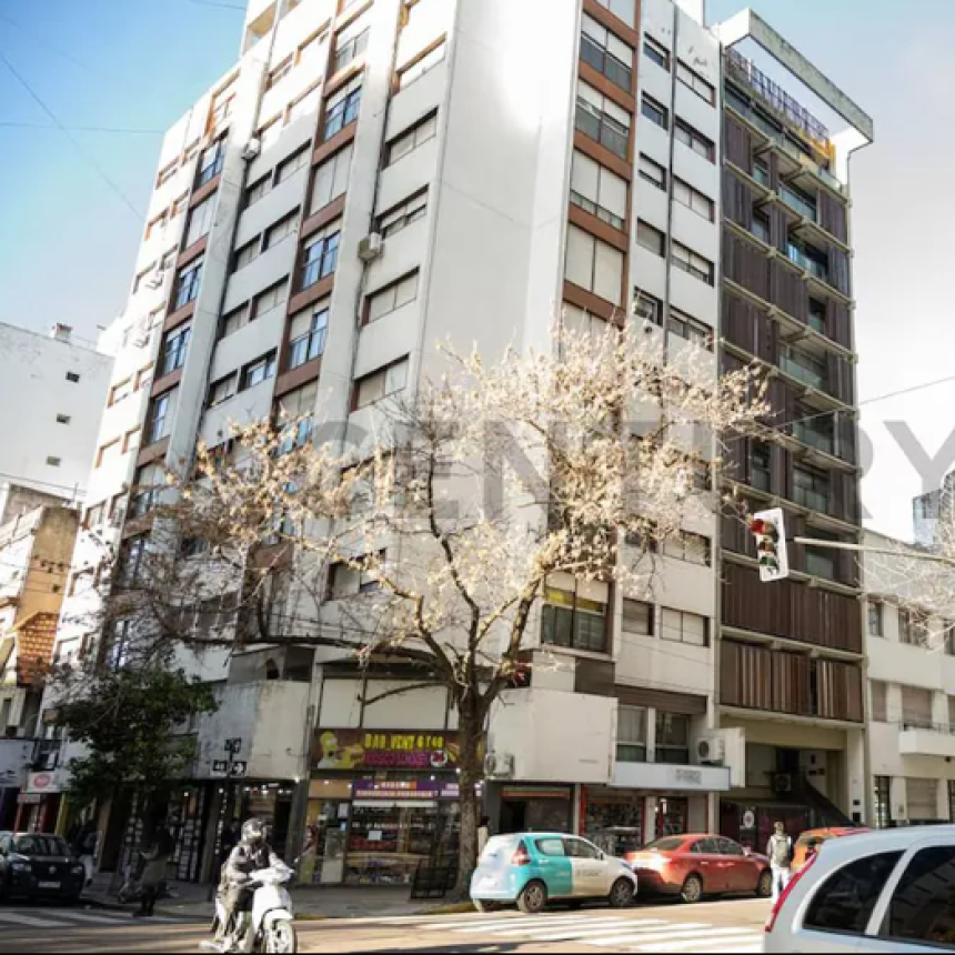 MANUEL ADORNI PUSO EN VENTA SU DEPARTAMENTO DEL CENTRO DE LA PLATA