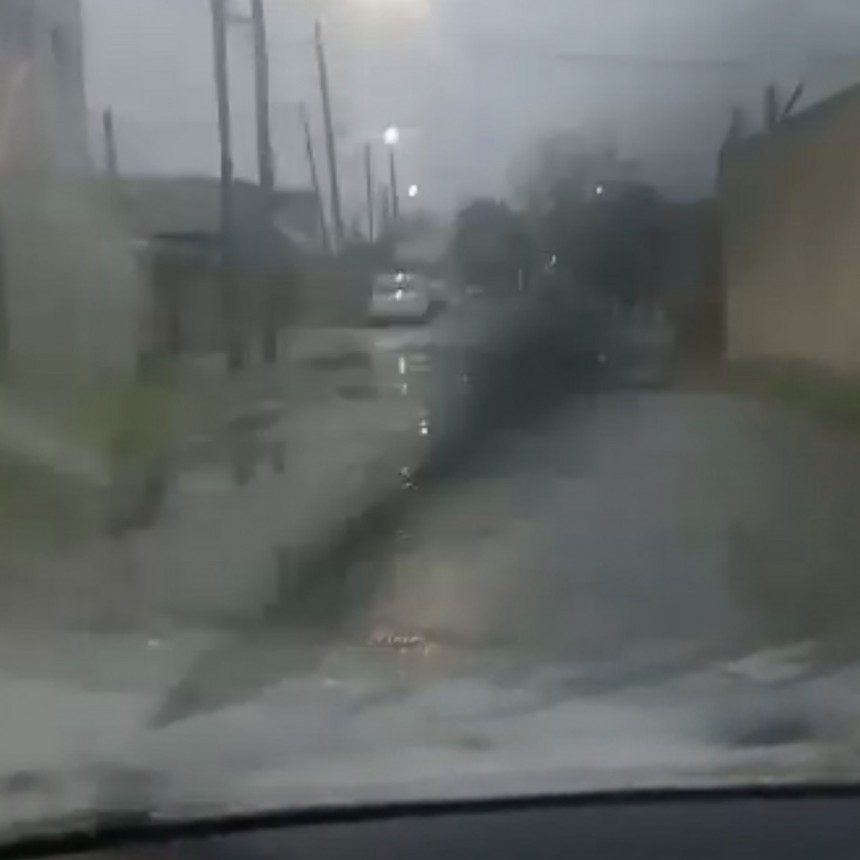 LA LLUVIA DESNUDO EL MAL ESTADO DE LAS CALLES DE BOULOGNE