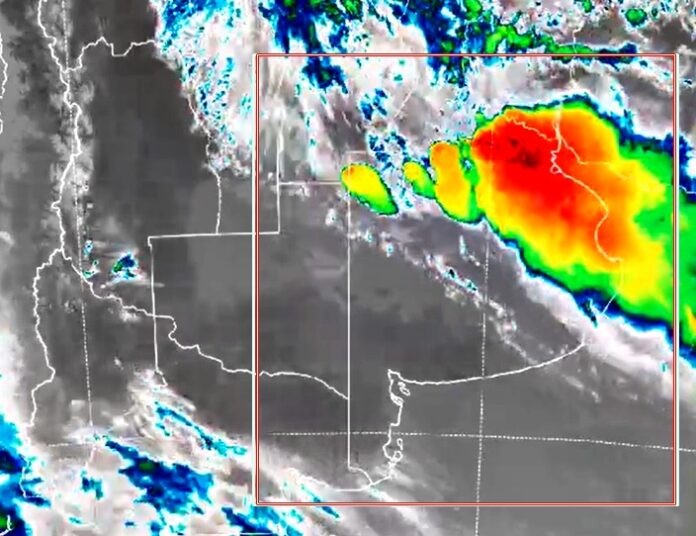 ALERTA ROJA POR TORMENTAS EN DISTRITOS BONAERENSES: CAYERON MÁS DE 250 MILÍMETROS Y LA LLUVIA NO PARA