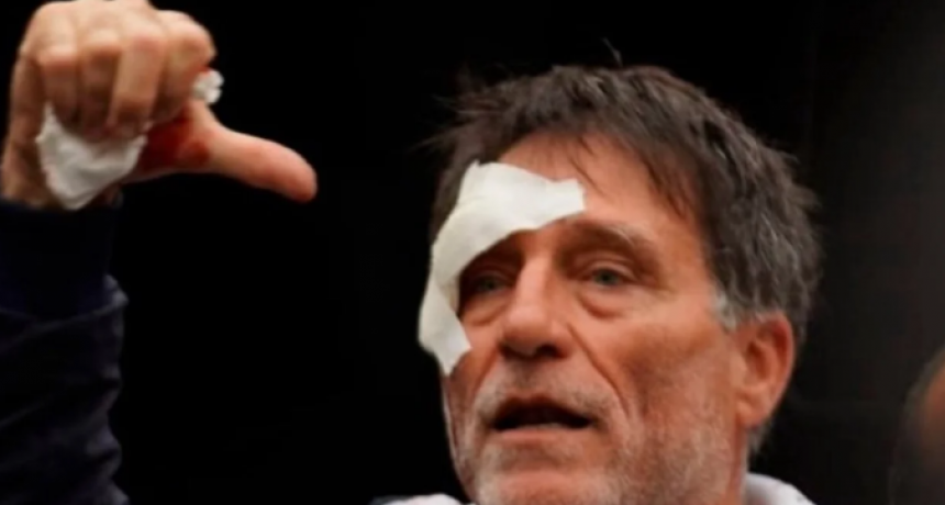 INCIDENTES EN UNA NUEVA MARCHA DE JUBILADOS FRENTE AL CONGRESO Y LA POLICÍA DEMORÓ AL PADRE 