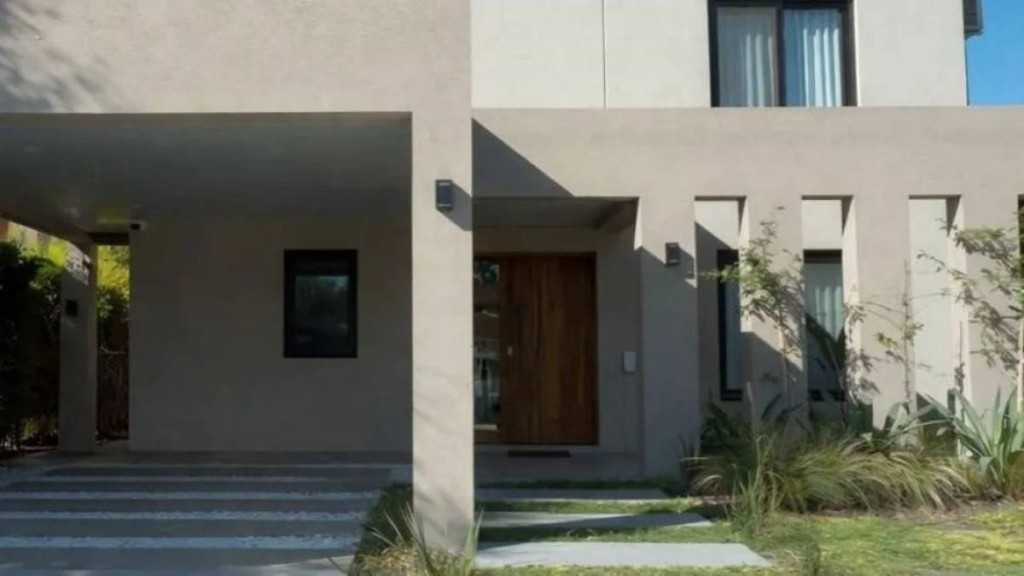  EL CONTRATISTA INTENT&Oacute; JUSTIFICAR EL PAGO EN NEGRO DE ADORNI Y AGREG&Oacute; QUE LE INSTAL&Oacute; UNA PARRILLA A CONTROL REMOTO