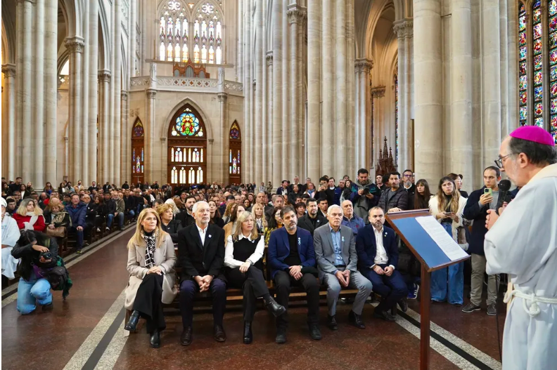 TEDEUM EN LA PLATA: MONSE&Ntilde;OR CARRERA PIDI&Oacute; "TRABAJO Y DIGNIDAD"