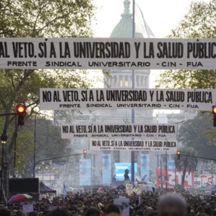 PARO NACIONAL Y MARCHA MASIVA: DOCENTES Y ESTUDIANTES RECLAMAN SALARIOS DIGNOS Y M&Aacute;S PRESUPUESTO