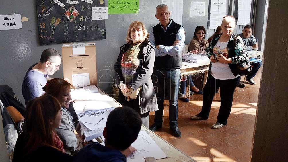 CON VICTORIAS OFICIALISTAS Y OPOSITORAS, SE VOTÓ EN COMUNAS Y MUNICIPIOS DE CÓRDOBA