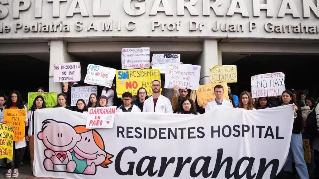 SANCIONES EN EL GARRAHAN Y DESPIDOS EN EL POSADAS: MILEI SIGUE PASANDO LA MOTOSIERRA EN LOS HOSPITALES