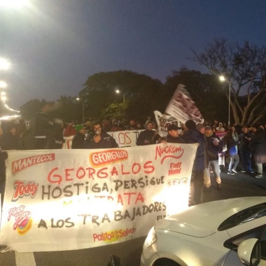  TRABAJADORES DE GEORGALOS CORTAN RAMAL TIGRE DE PANAMERICANA CONTRA DESPIDOS.