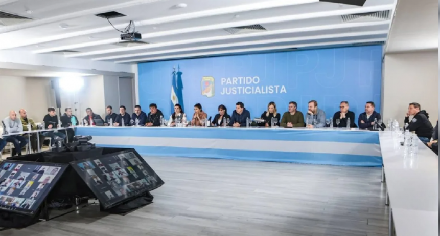 INTENDENTES DE TODO EL PAÍS ORGANIZARON LA MOVILIZACIÓN PARA ACOMPAÑAR A CRISTINA KIRCHNER A COMODORO PY