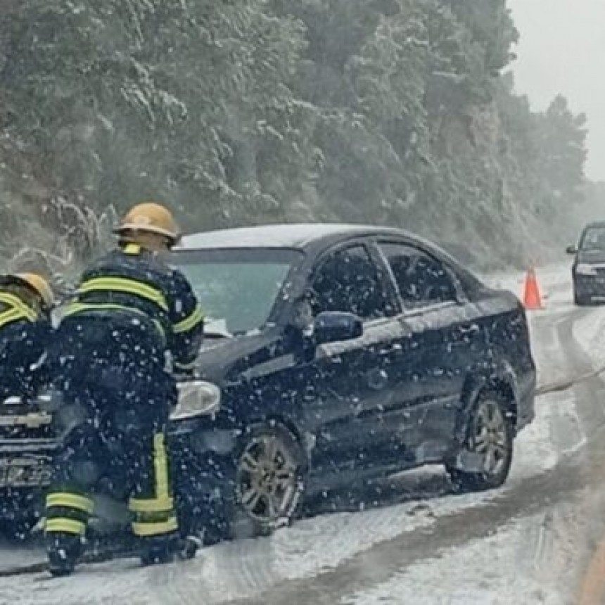 FRÍO EN BUENOS AIRES: TRÁNSITO CON MAYORES RECAUDOS POR PRESENCIA DE NIEVE Y HIELO EN LAS RUTAS