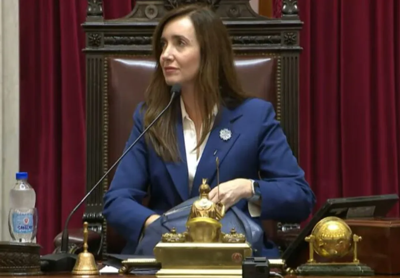 VILLARRUEL IR&Oacute;NICA Y DURA CONTRA ADORNI: "UNA VERG&Uuml;ENZA SUS EXPLICACIONES"