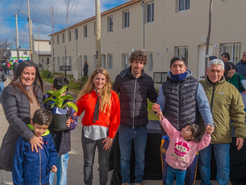 JUAN ANDREOTTI ENTREG&Oacute; OTRAS 21 VIVIENDAS PARA FAMILIAS NUMEROSAS DE SAN FERNANDO