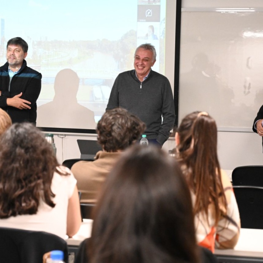 EN LA UCA, JULIO ZAMORA PARTICIP&Oacute; DE UNA CHARLA DEL PROGRAMA EJECUTIVO EN GESTI&Oacute;N, LIDERAZGO Y DESARROLLO LOCAL