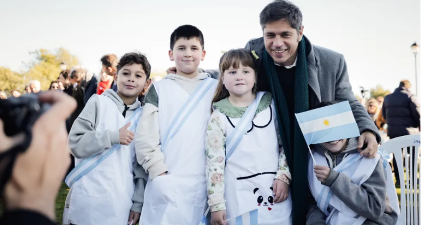KICILLOF ENCABEZ&Oacute; EL ACTO DE PROMESA A LA BANDERA EN EL PUEBLO RURAL DE SAN JORGE