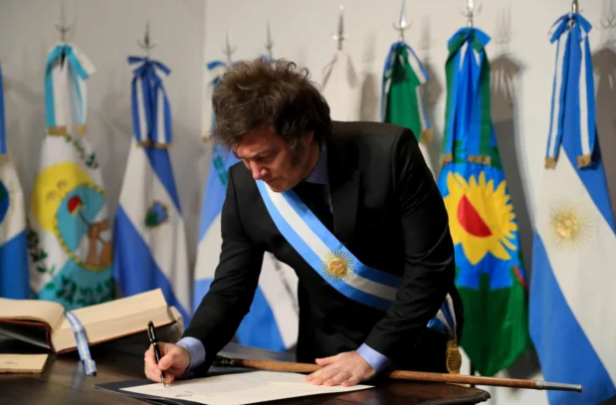 MILEI SE BAJÓ DEL VIAJE A TUCUMÁN POR EL VACÍO QUE LE HICIERON LOS GOBERNADORES