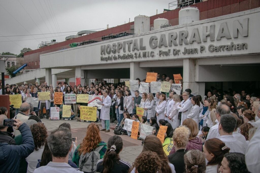 PARO Y MOVILIZACIÓN DE LOS TRABAJADORES DEL HOSPITAL GARRAHAN