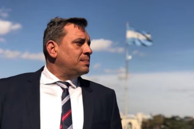 KARINA MILEI IMPUSO SU PODER: UN EXCOMISARIO EN LA TERCERA PARA HABLAR DE INSEGURIDAD Y CIERRE COMPLETO