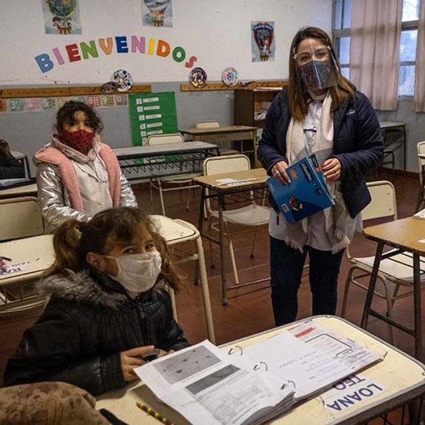 LOS DOCENTES BONAERENSES VACUNADOS DEBERÁN REINTEGRARSE A SUS FUNCIONES