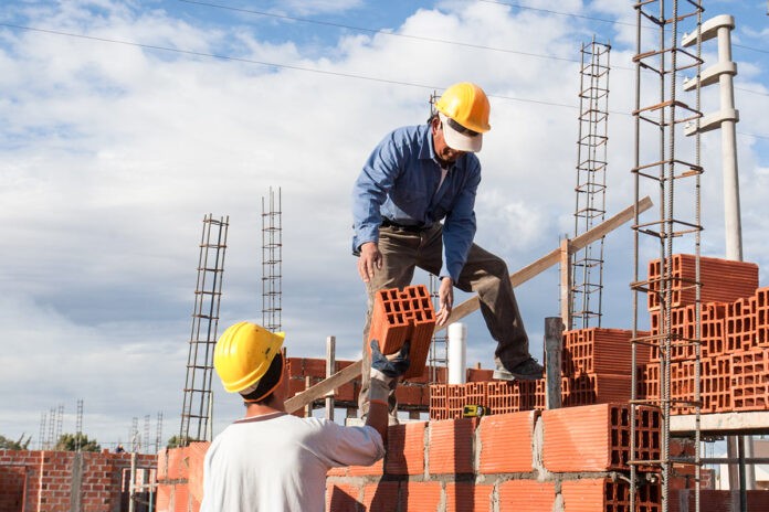 LA RECESIÓN Y LA CRISIS NO AFLOJAN: VOLVIERON A CAER FUERTE LA CONSTRUCCIÓN Y LA INDUSTRIA