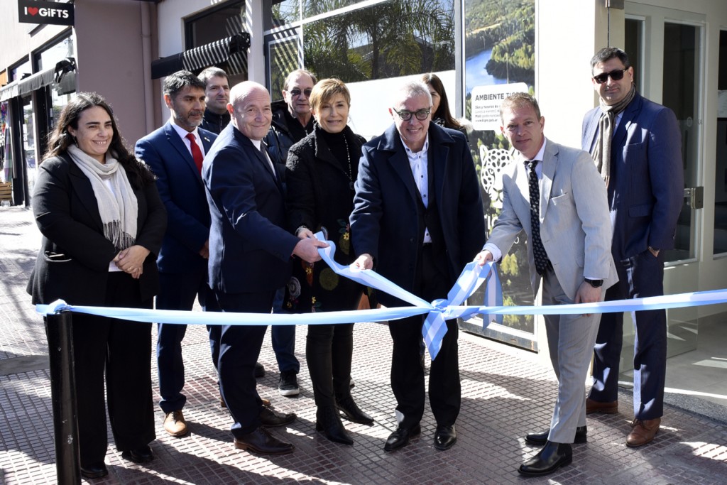 EN EL PUERTO DE FRUTOS, JULIO ZAMORA ACOMPAÑÓ LA INAUGURACIÓN DE UN NUEVO CAJERO AUTOMÁTICO DEL BANCO NACIÓN