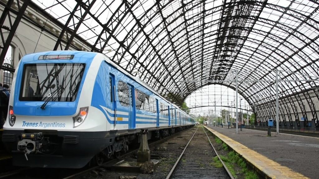 MOLESTIAS SIN FIN: MÁS COLECTIVOS Y UN RECLAMO A TRENES ARGENTINOS POR LA INTERRUPCIÓN  DEL TREN ROCA A LA PLATA
