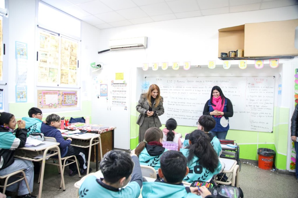 MAGDALENA SIERRA RECORRI&Oacute; LAS OBRAS REALIZADAS EN LA PRIMARIA 36